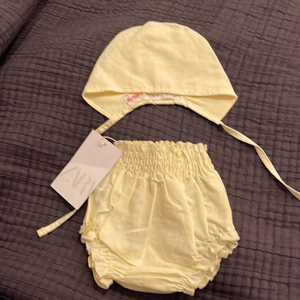 Baby bonnet and bottoms